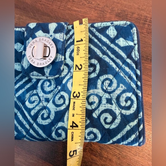 VERA BRADLEY Blue Pattered RFID Turnlock Wallet - Picture 6 of 7